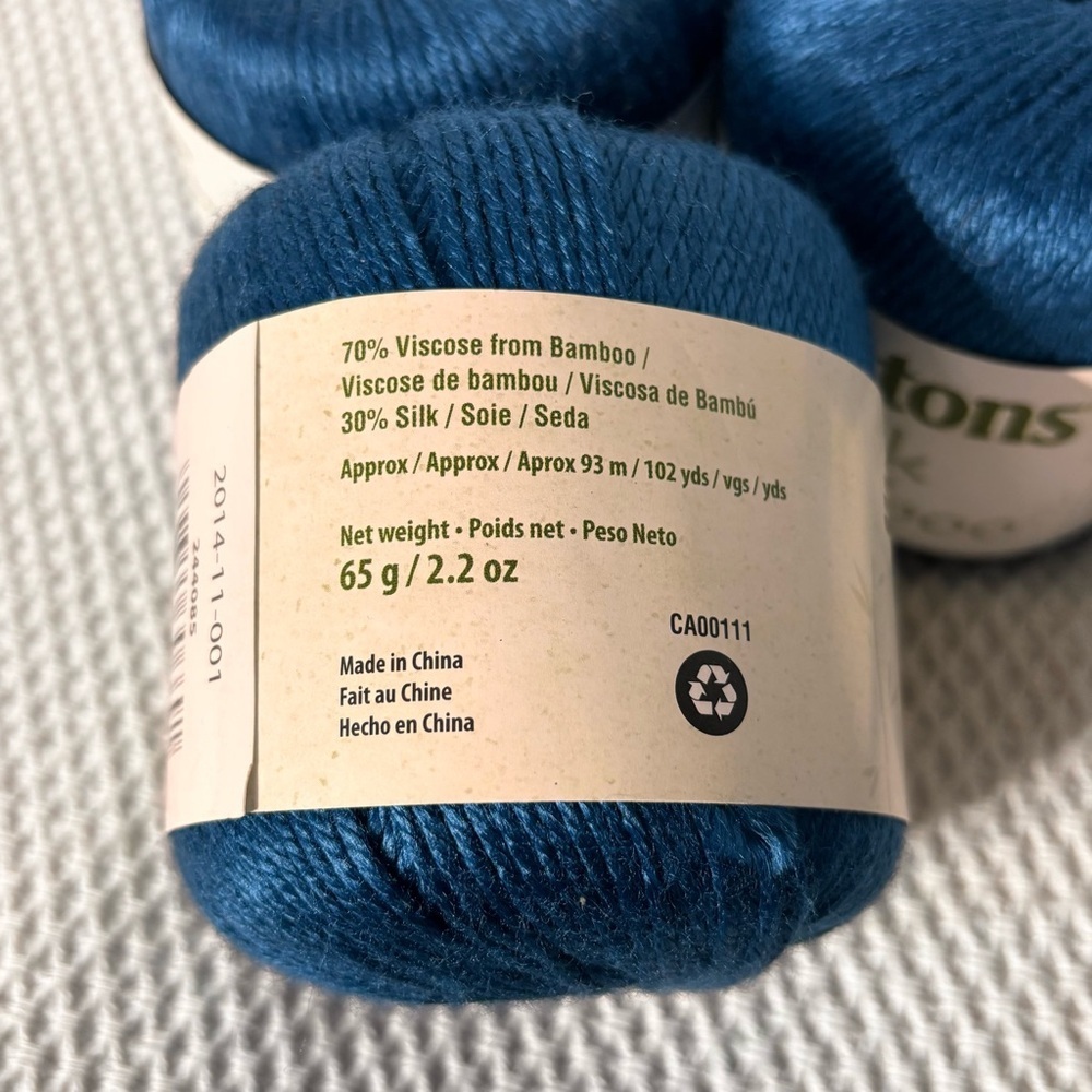 Patons Silk Bamboo Yarn - Sapphire Lot of 4 NEW WITH TAG - Picture 3 of 5